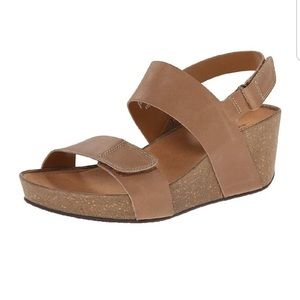 Clarks wedge tan double strap wedge sandals 9